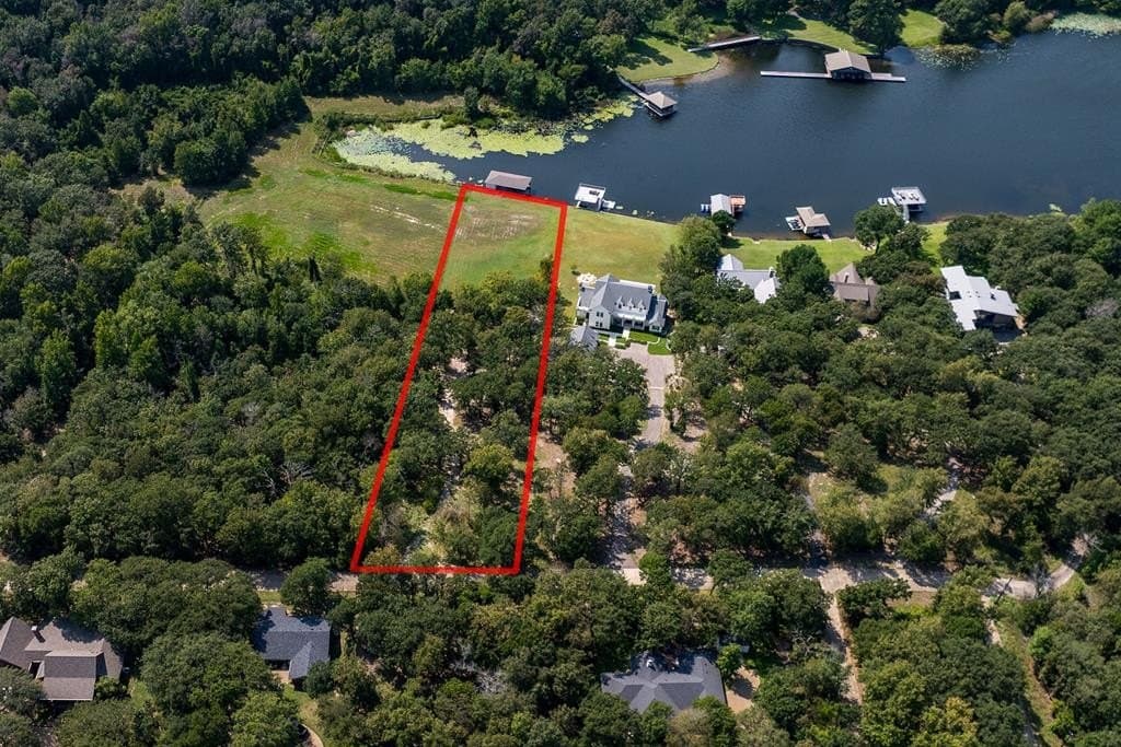 1.37 acres in Henderson County featured view