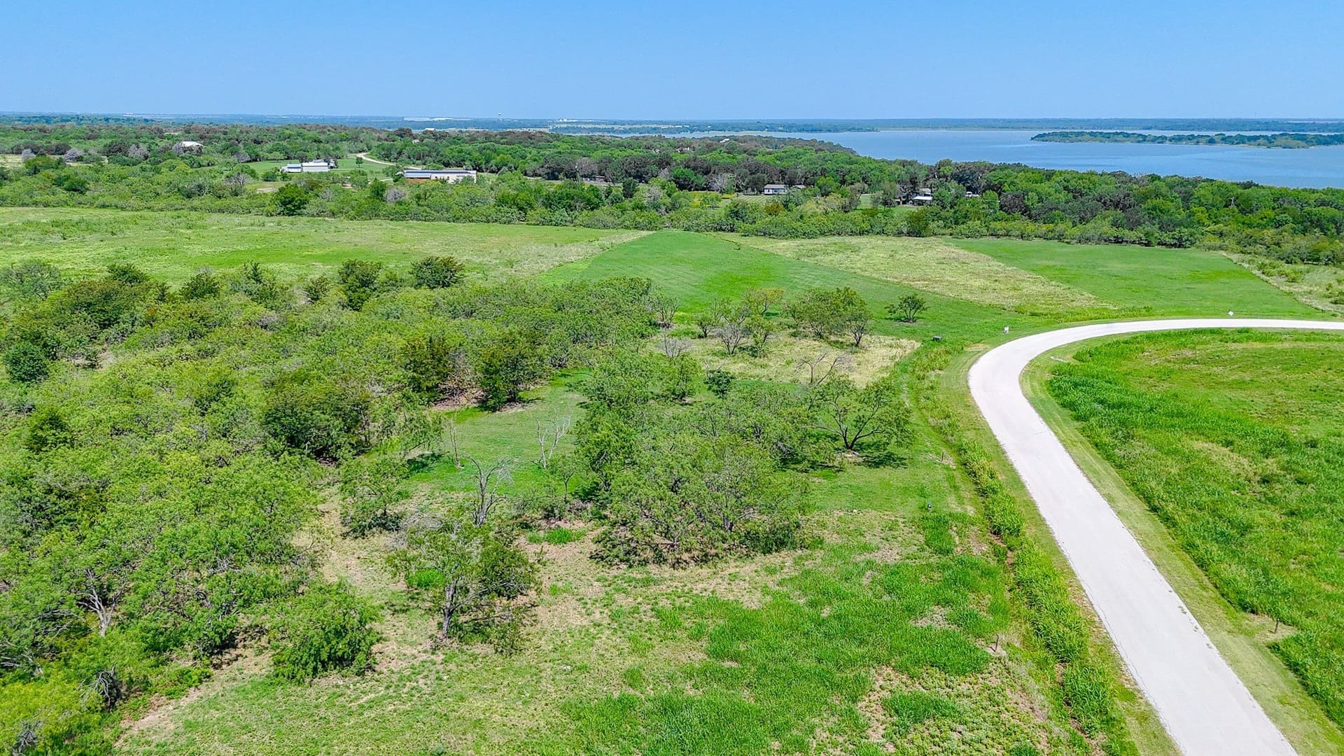 1.05 acres in Navarro County - photo 32