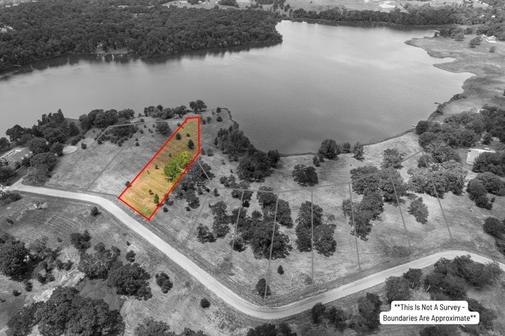 1.41 acres in Titus County gallery image 4