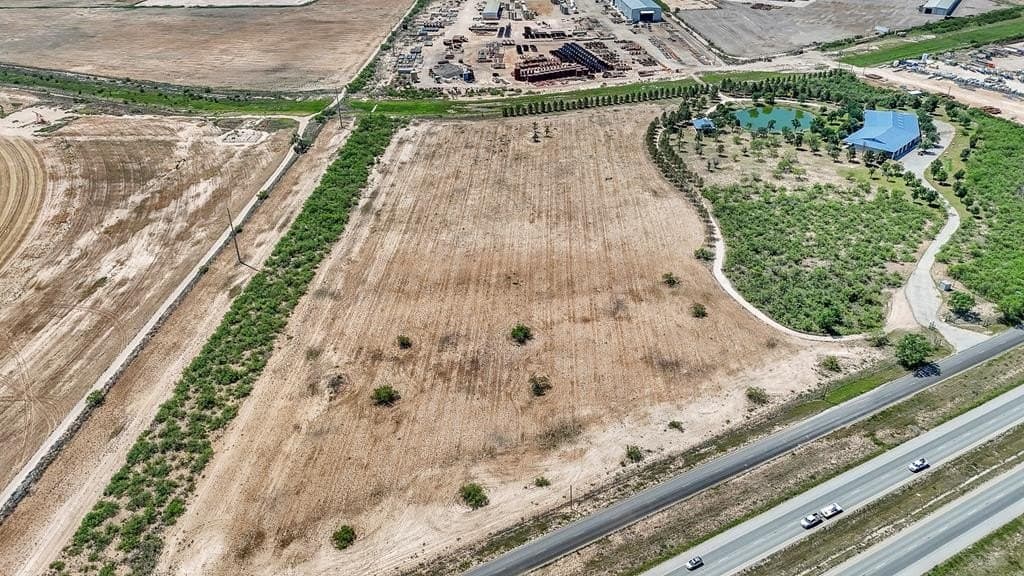 22.5 acres in Midland County