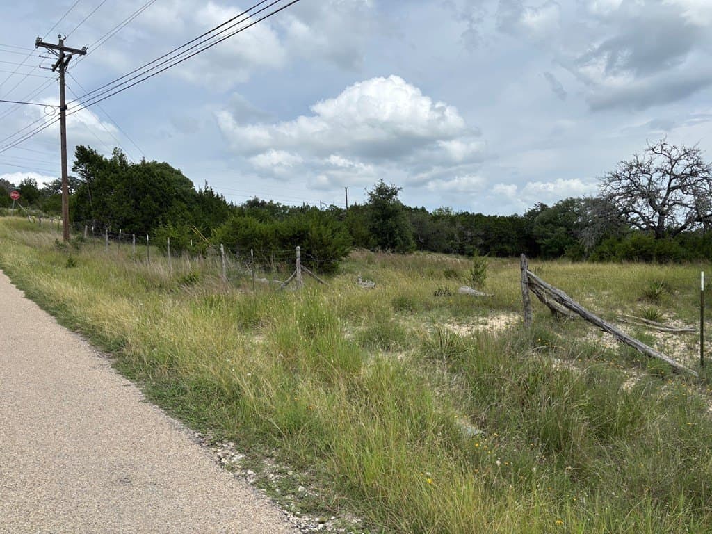 5.73 acres in Kerr County - photo 7