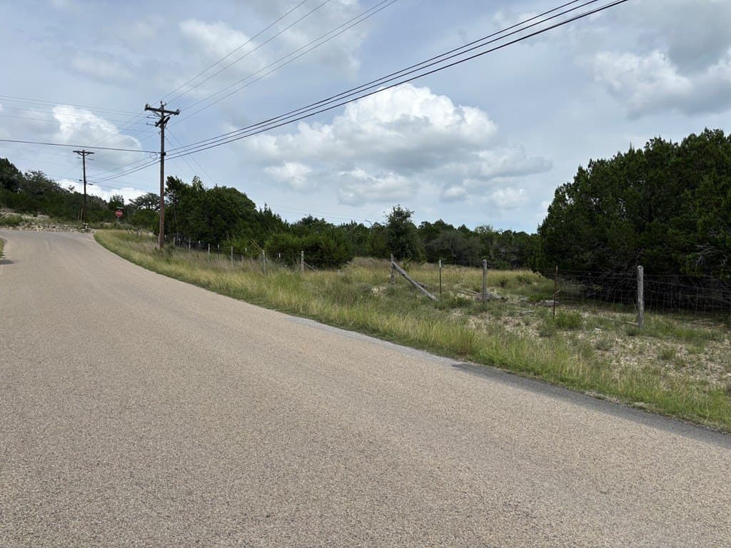 5.73 acres in Kerr County gallery image 4