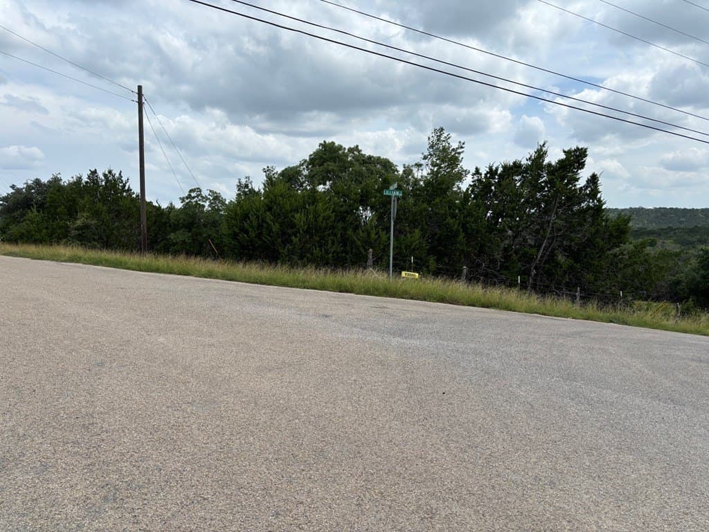 5.73 acres in Kerr County - photo 6