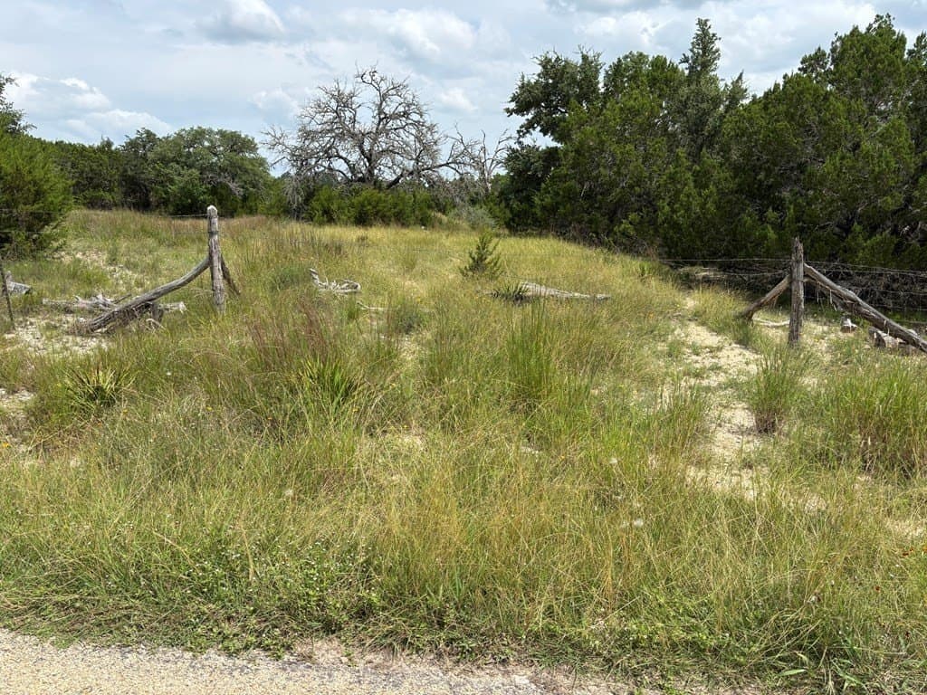 5.73 acres in Kerr County gallery image 2