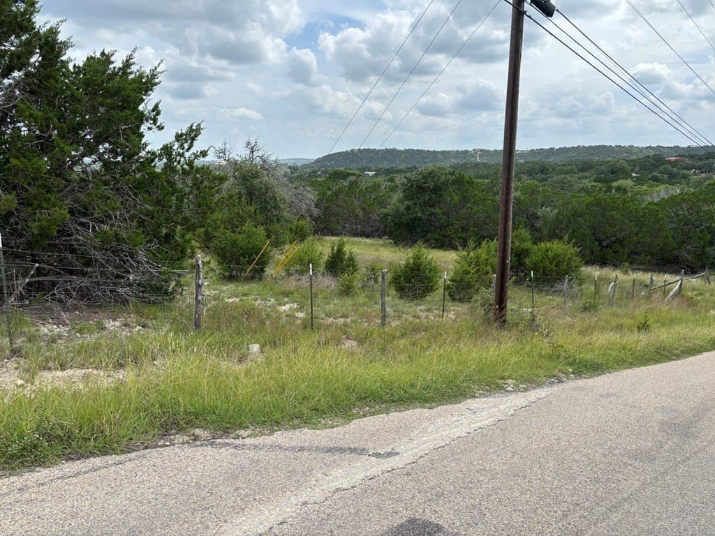 5.73 acres in Kerr County - photo 10