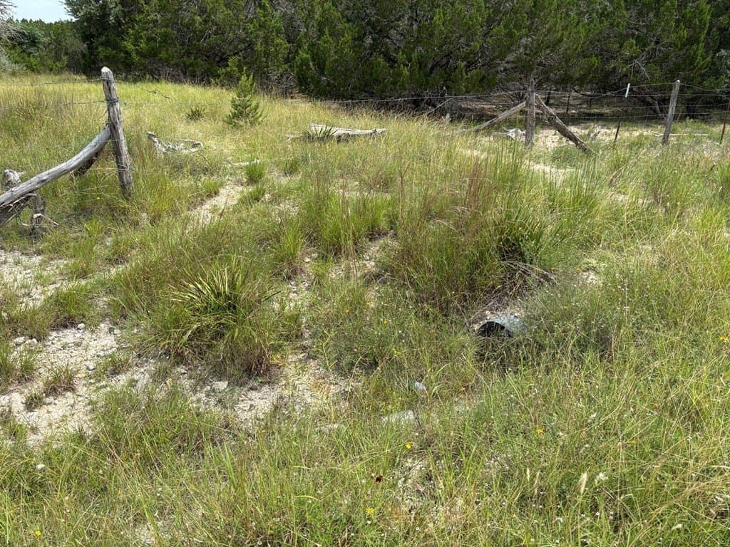 5.73 acres in Kerr County - photo 9