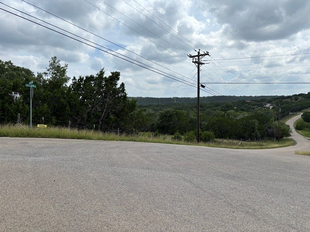 5.73 acres in Kerr County gallery image 3