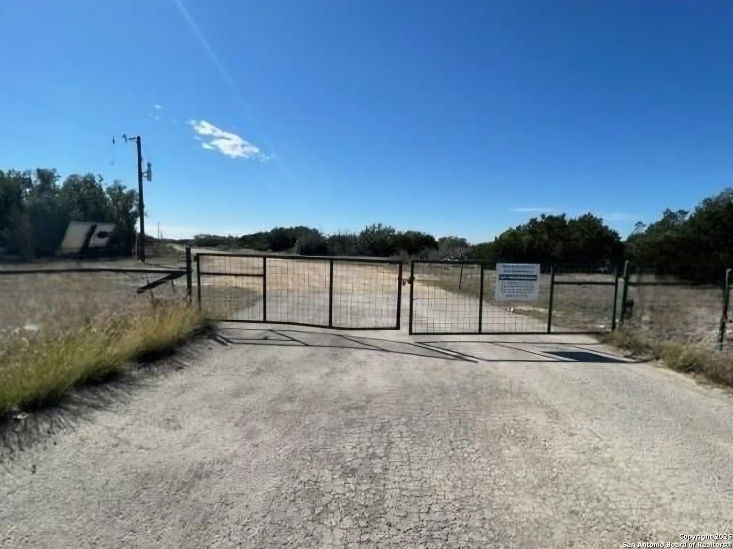 134.5 acres in Edwards County gallery image 2