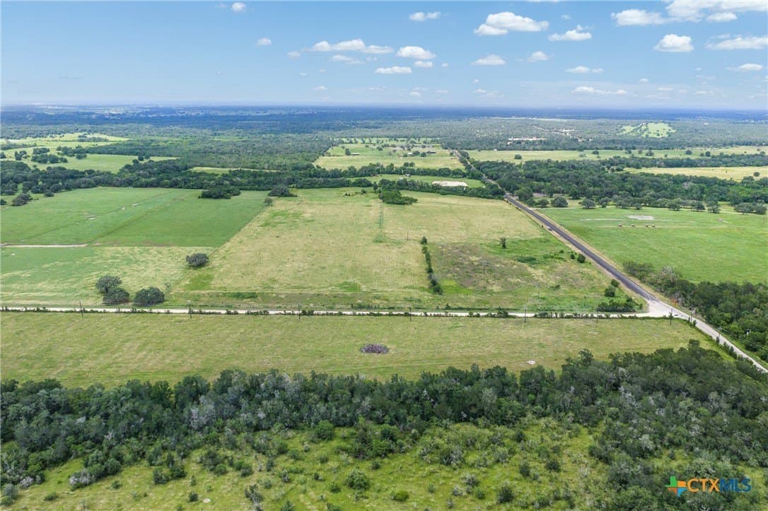 1.94 acres in Gonzales County gallery image 4