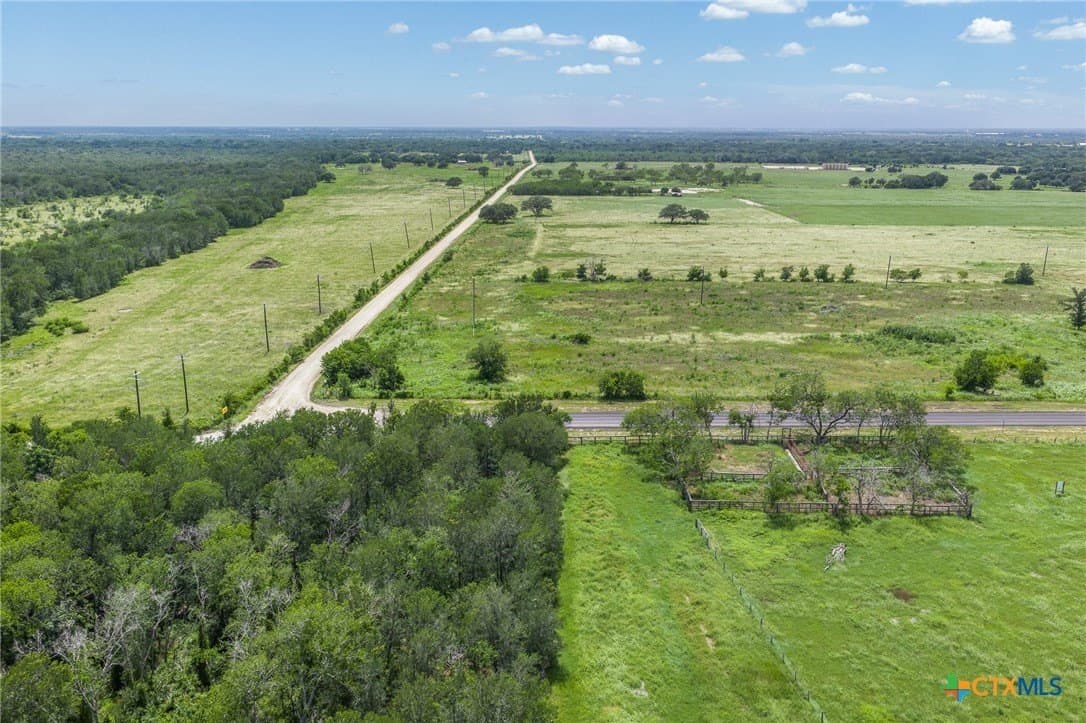 1.94 acres in Gonzales County gallery image 2