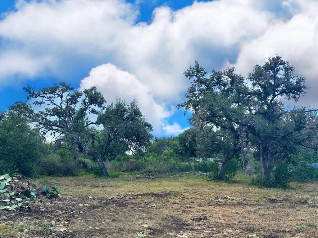 0.48 acres in Real County