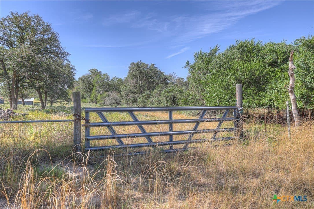 6.68 acres in Guadalupe County - photo 4