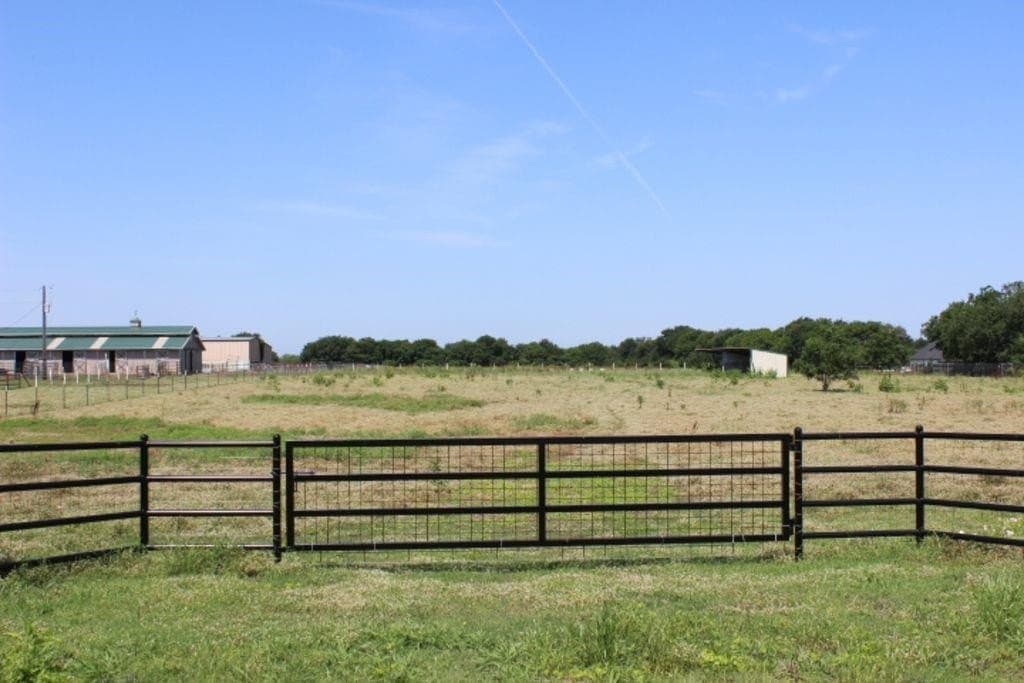 5.2 acres in Grayson County gallery image 4