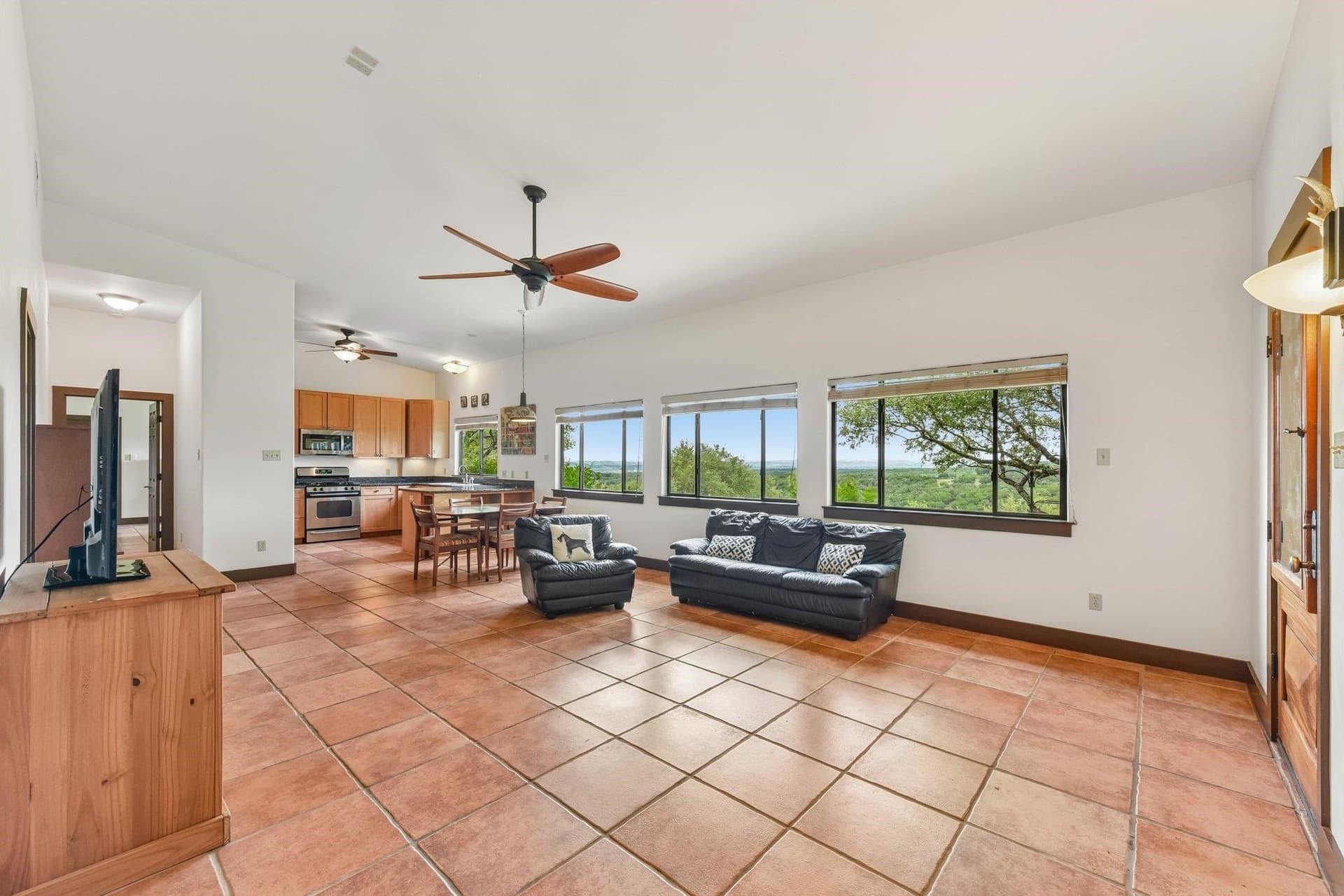 11.42 acres in Travis County gallery image 3