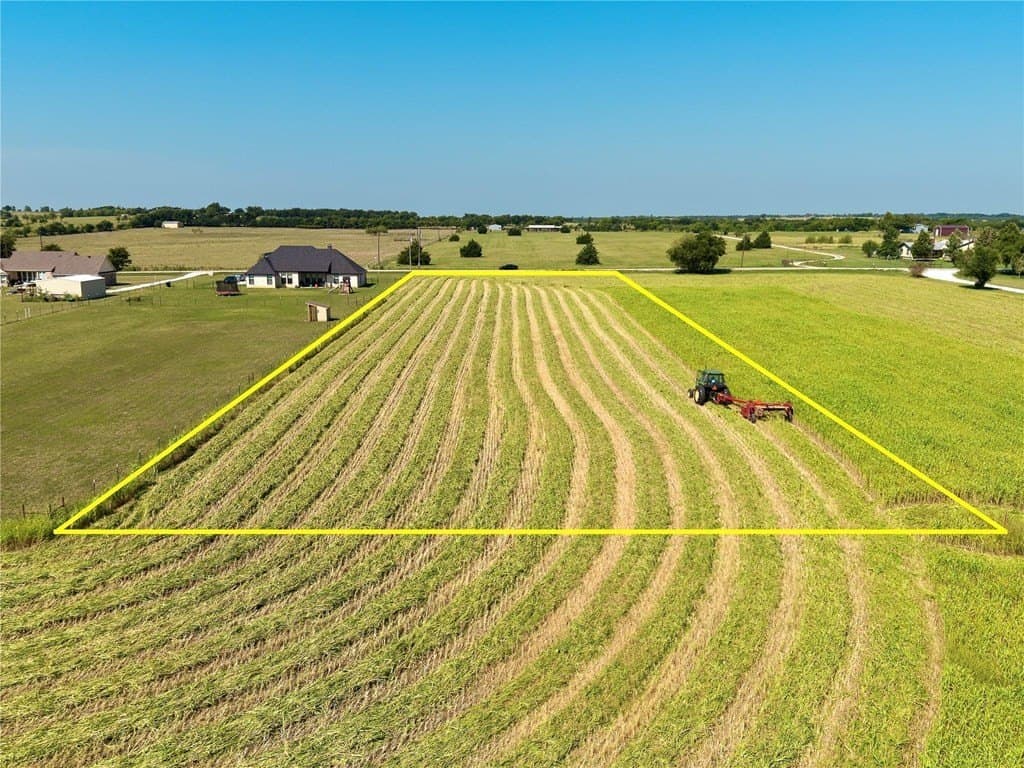1.89 acres in Johnson County gallery image 2