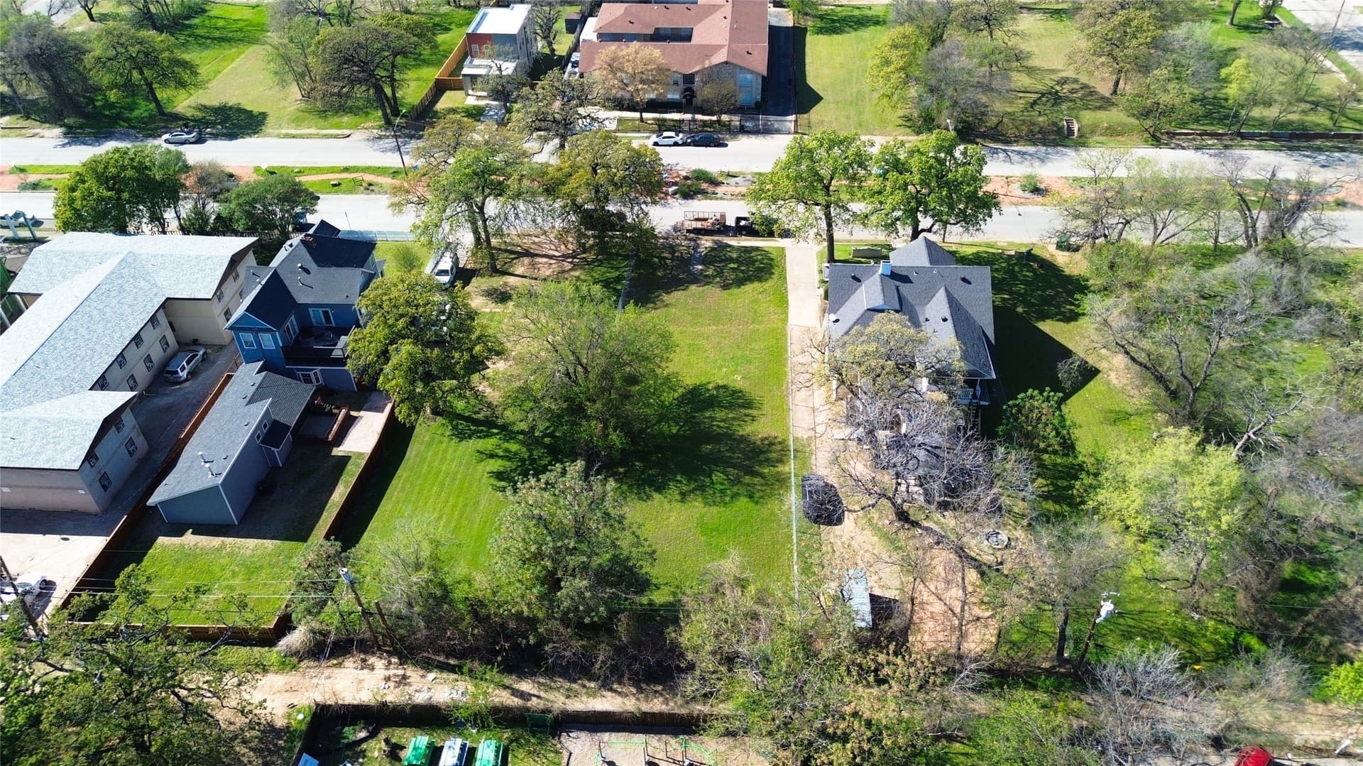0.25 acres in Dallas County - photo 17