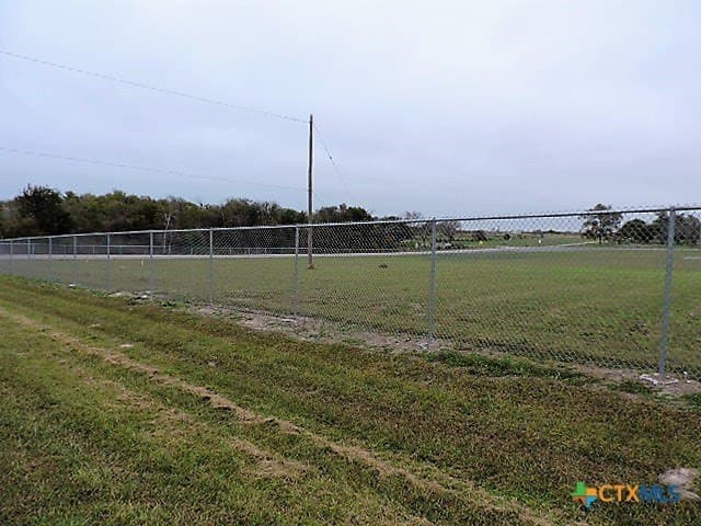 0.2 acres in DeWitt County - photo 2