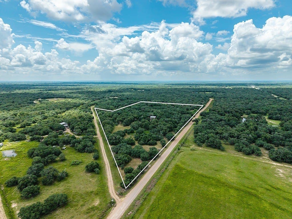 20.57 acres in Lavaca County gallery image 2