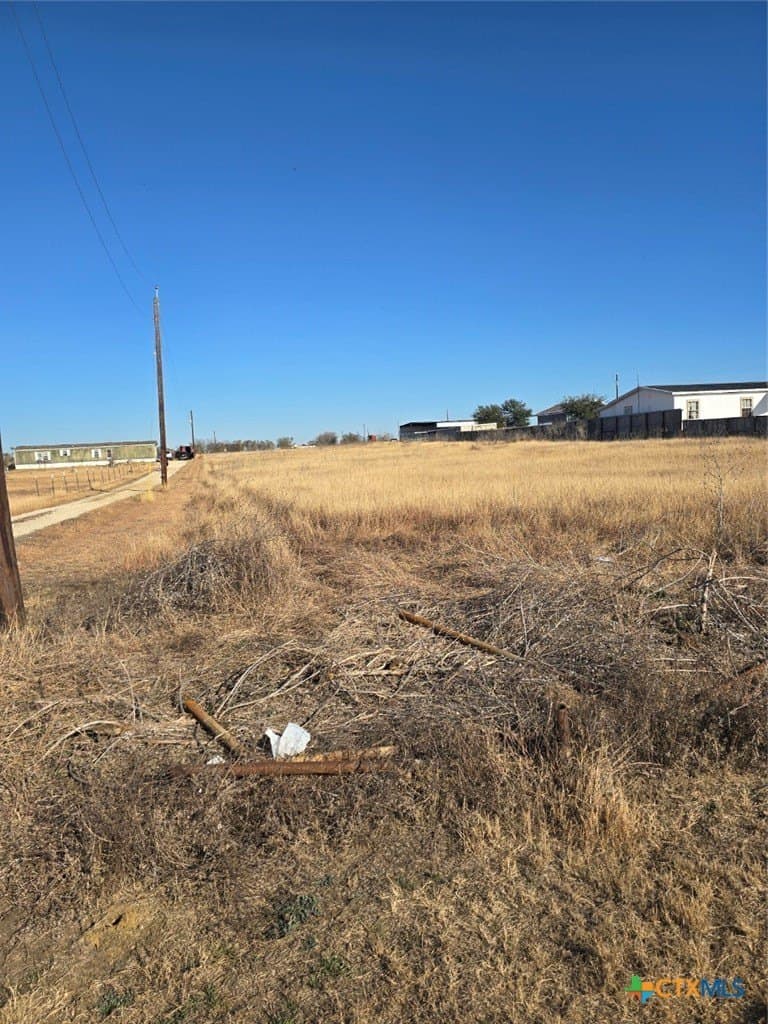 1.5 acres in Gonzales County gallery image 4