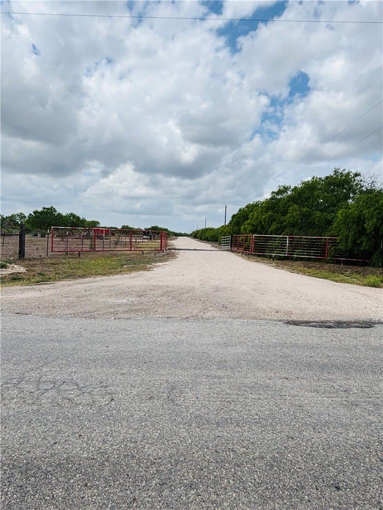 10.81 acres in Kleberg County - photo 8