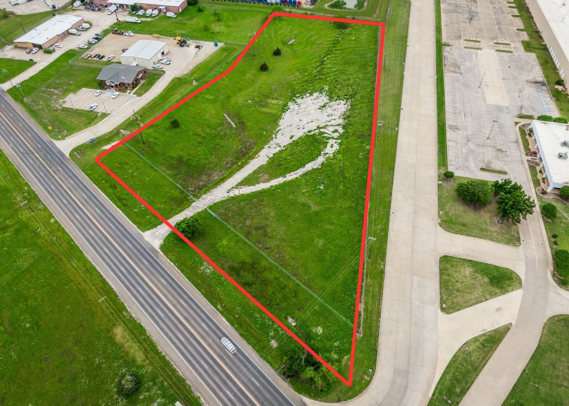 5.75 acres in Navarro County gallery image 3