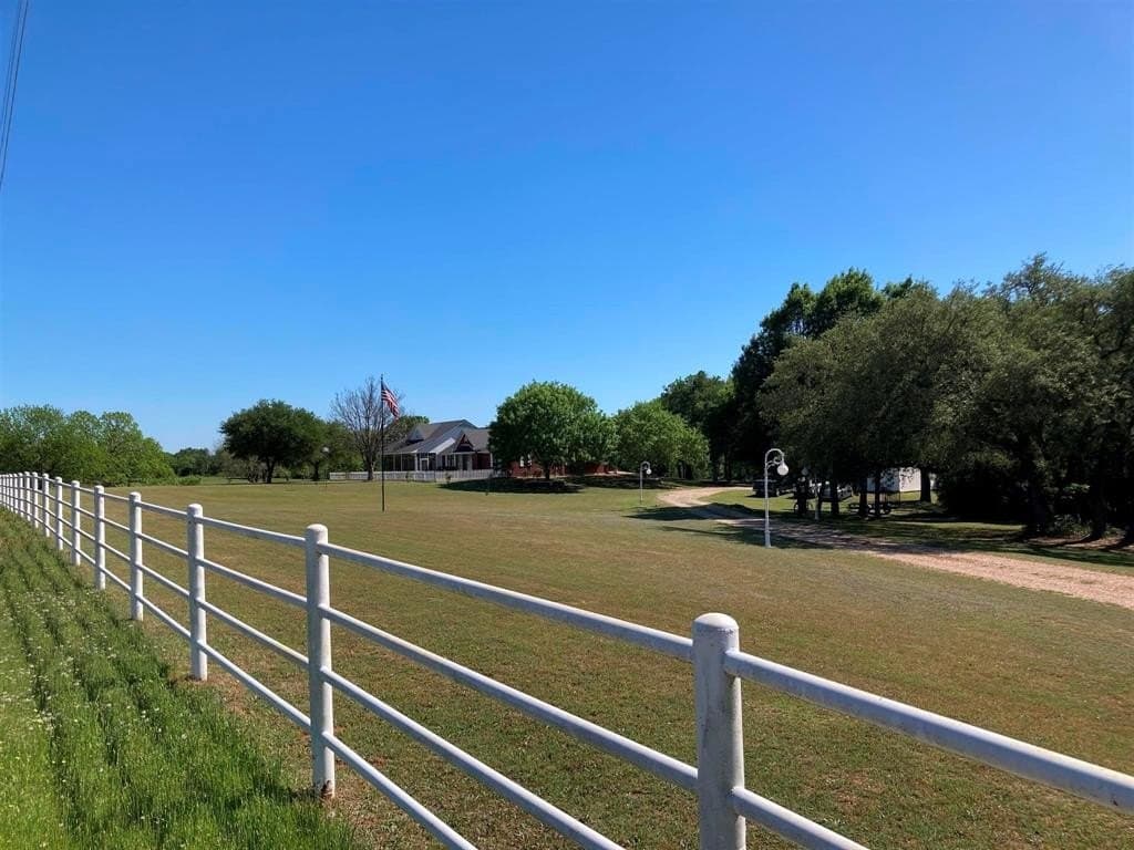 10.37 acres in McLennan County gallery image 2