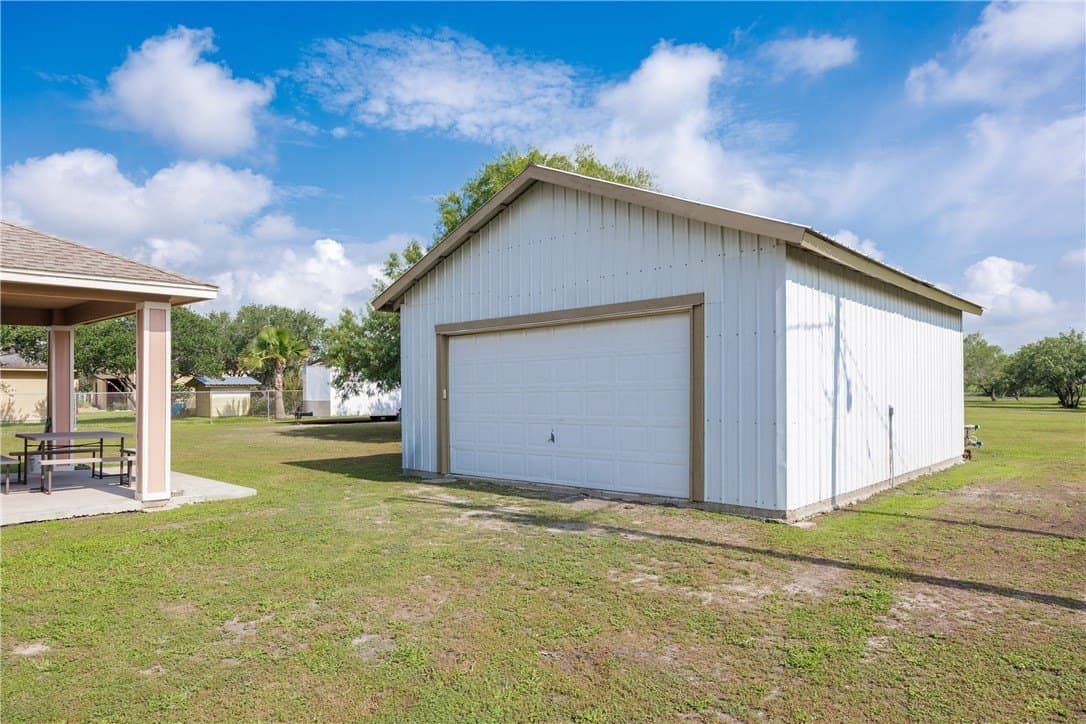 87,120 acres in Nueces County - photo 6