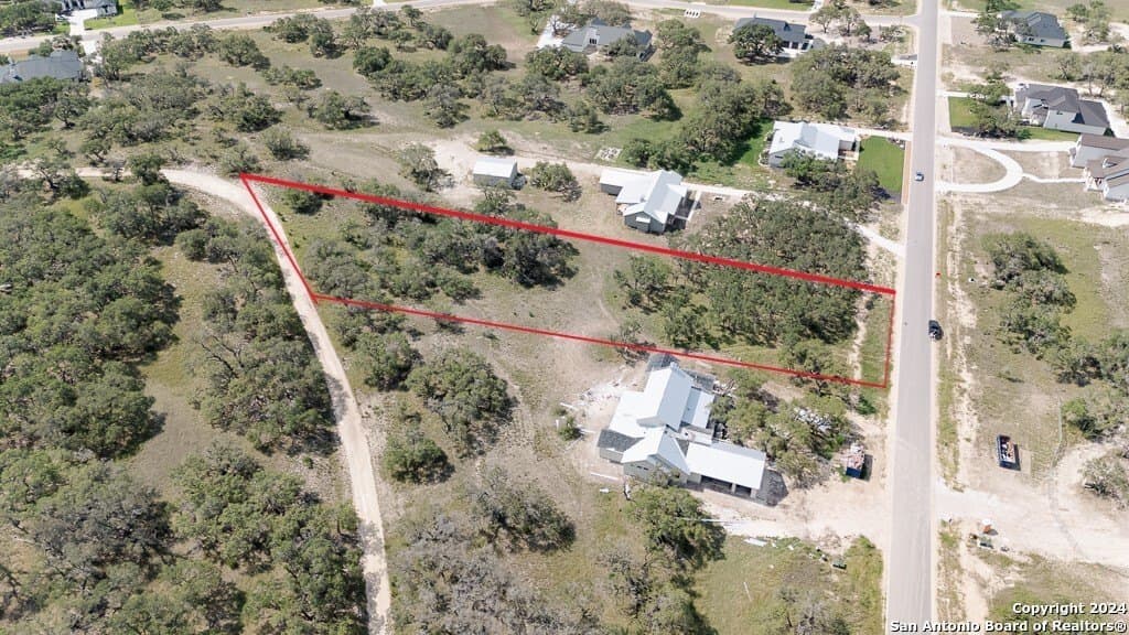1.2 acres in Comal County gallery image 3