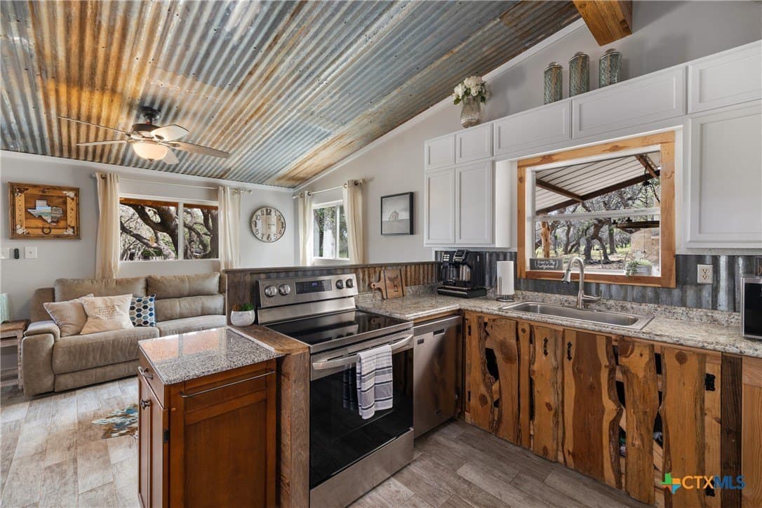 10 acres in Blanco County - photo 33