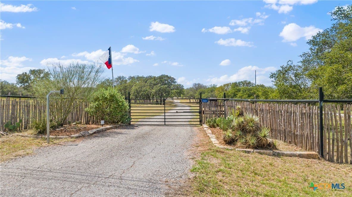 10 acres in Blanco County