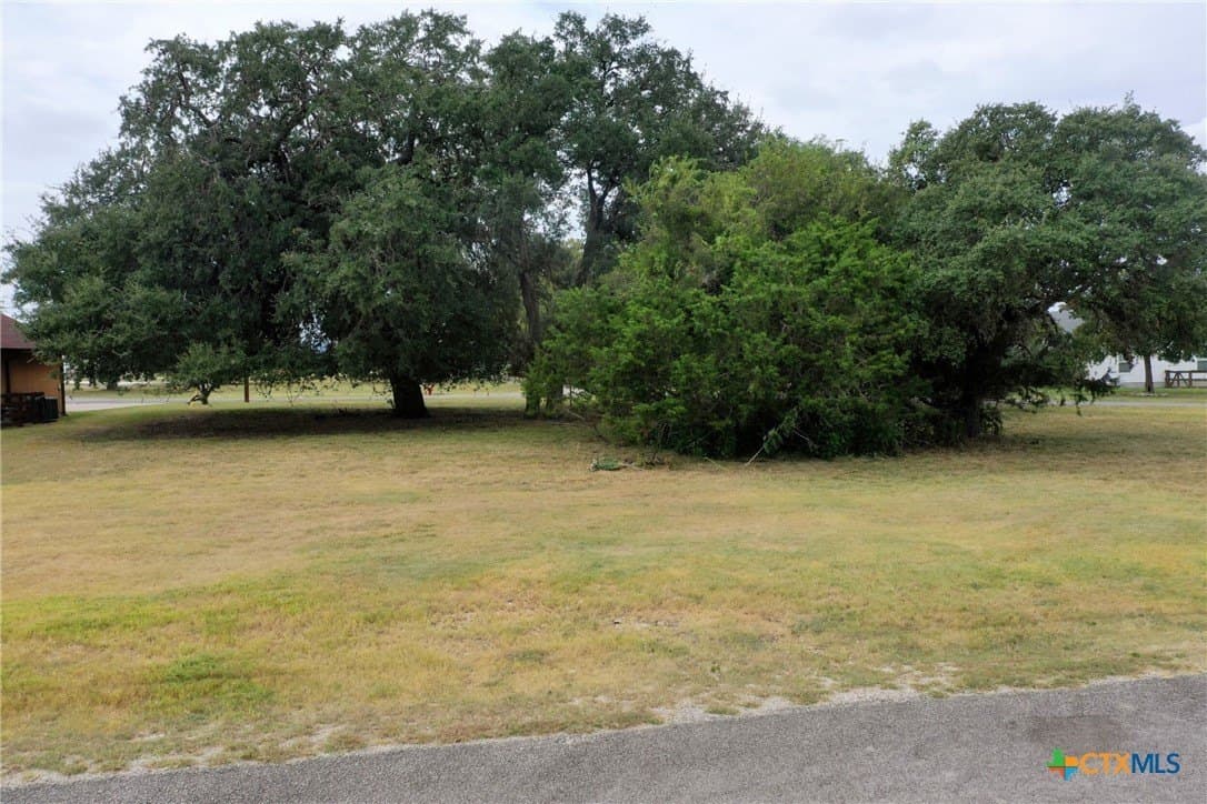0.28 acres in Bandera County - photo 4