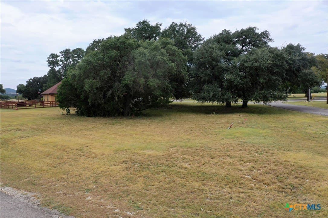 0.28 acres in Bandera County - photo 3