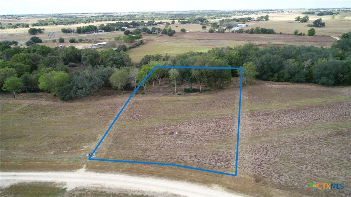 1.6 acres in Lavaca County