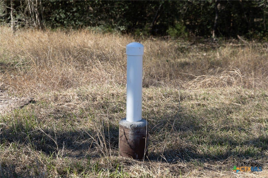 1.6 acres in Lavaca County gallery image 4