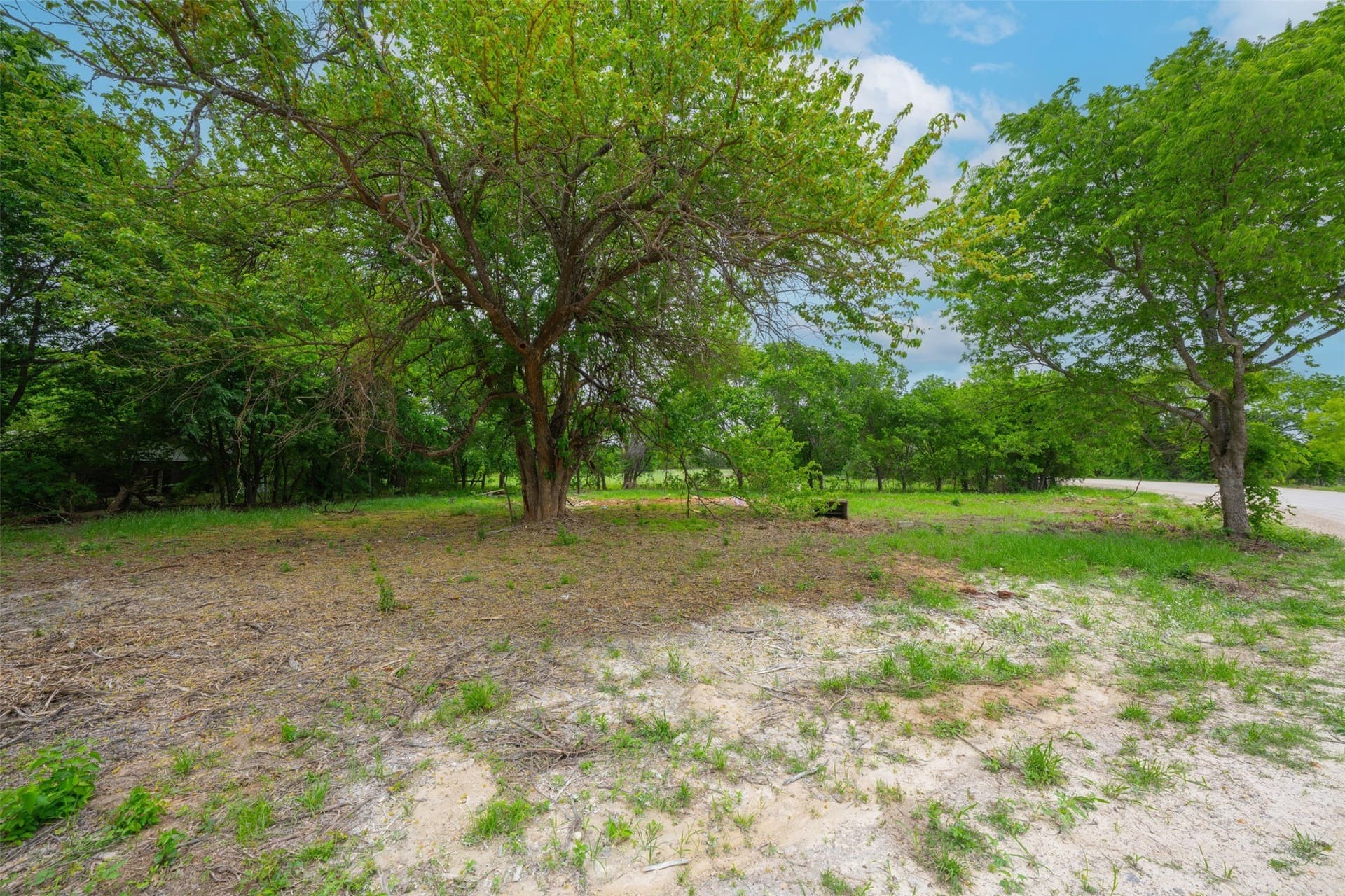 1 acres in Johnson County gallery image 3