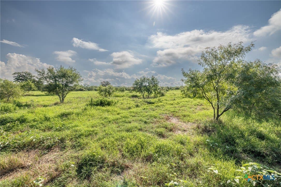 1.63 acres in Gonzales County