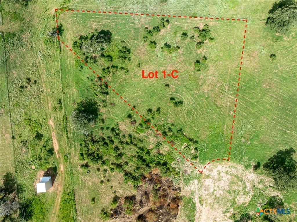 1.63 acres in Gonzales County gallery image 3