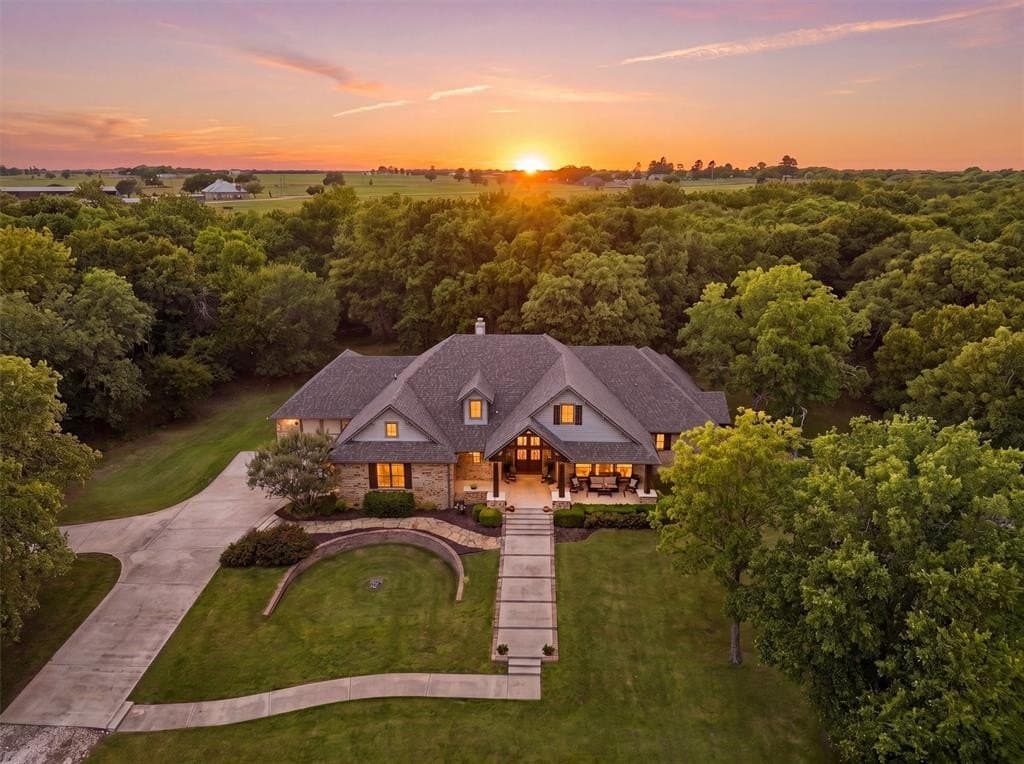 10.04 acres in Hood County