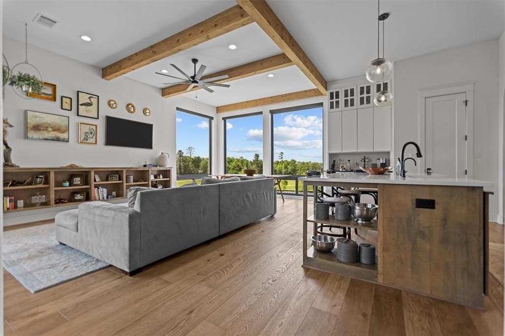 10 acres in Smith County