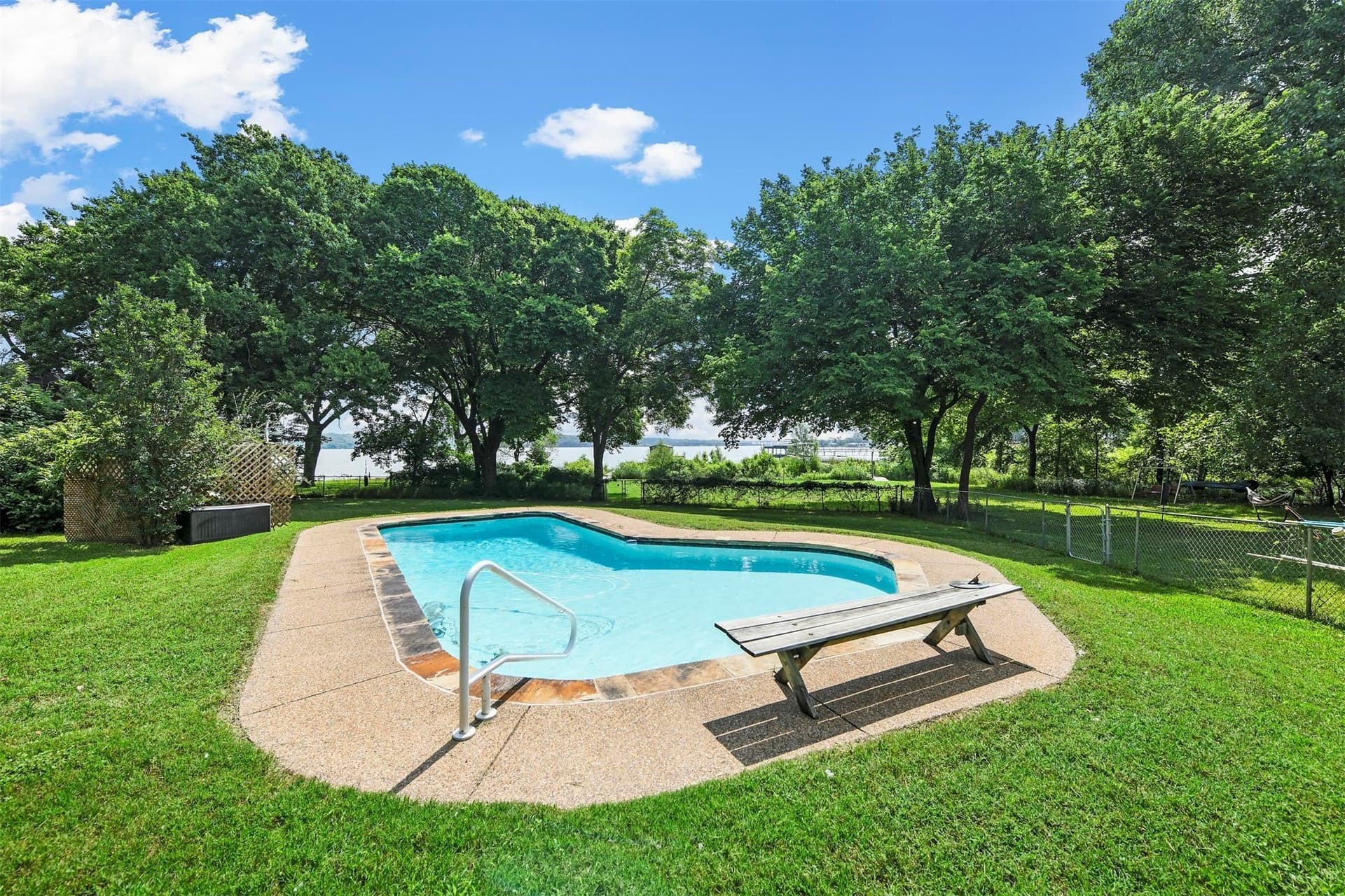 0.55 acres in Tarrant County gallery image 3