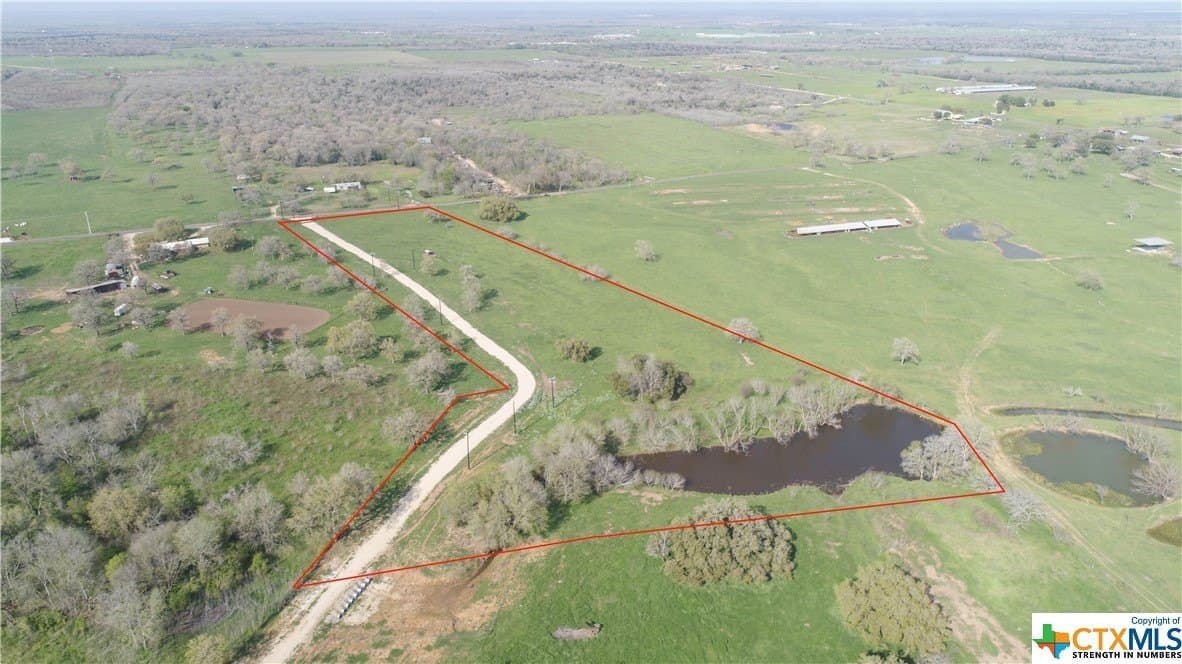 10.01 acres in Gonzales County