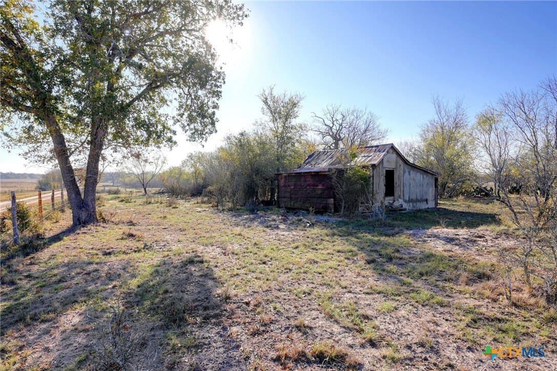 28 acres in Gonzales County - photo 17