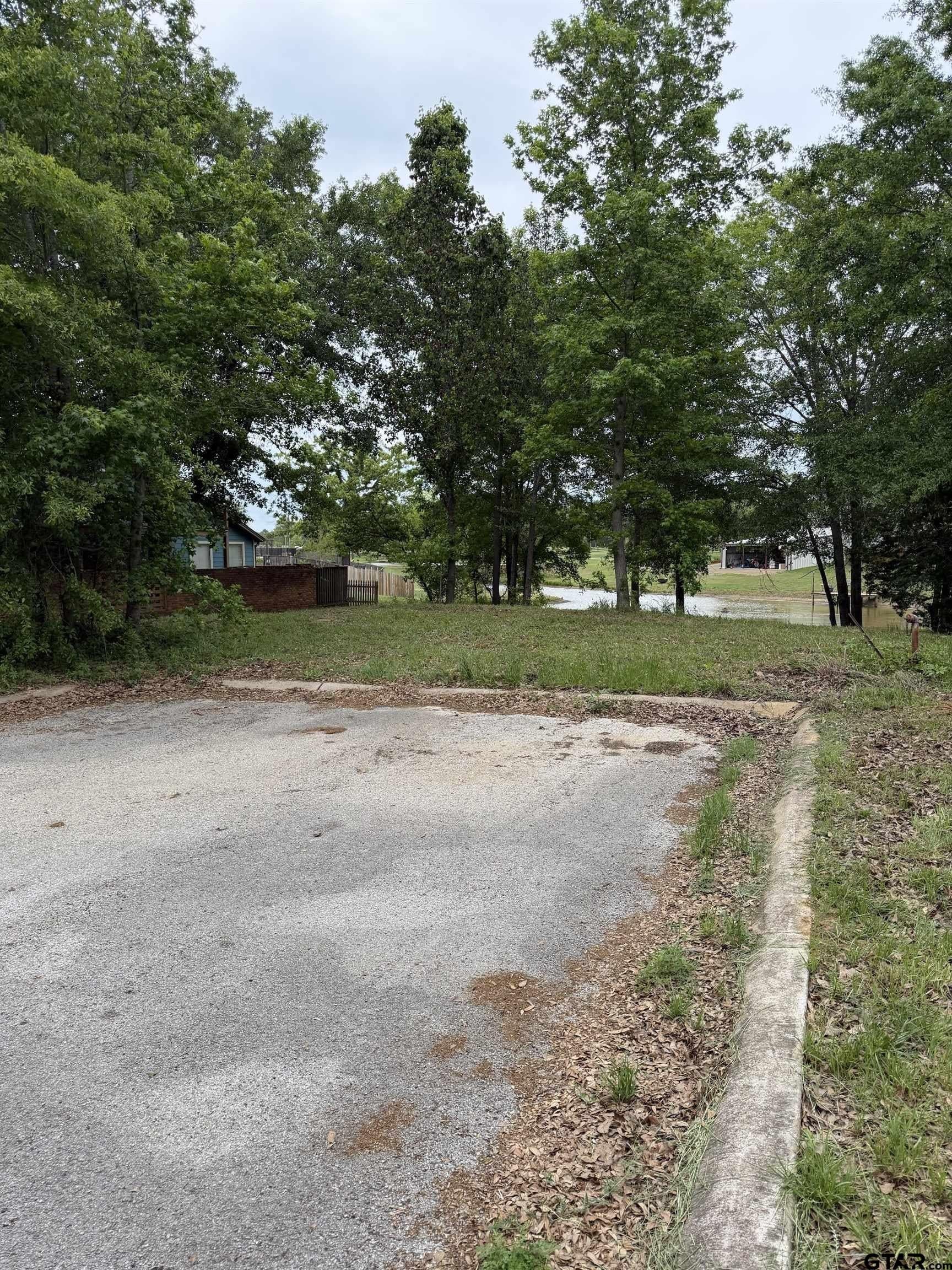 0.8 acres in Smith County gallery image 3