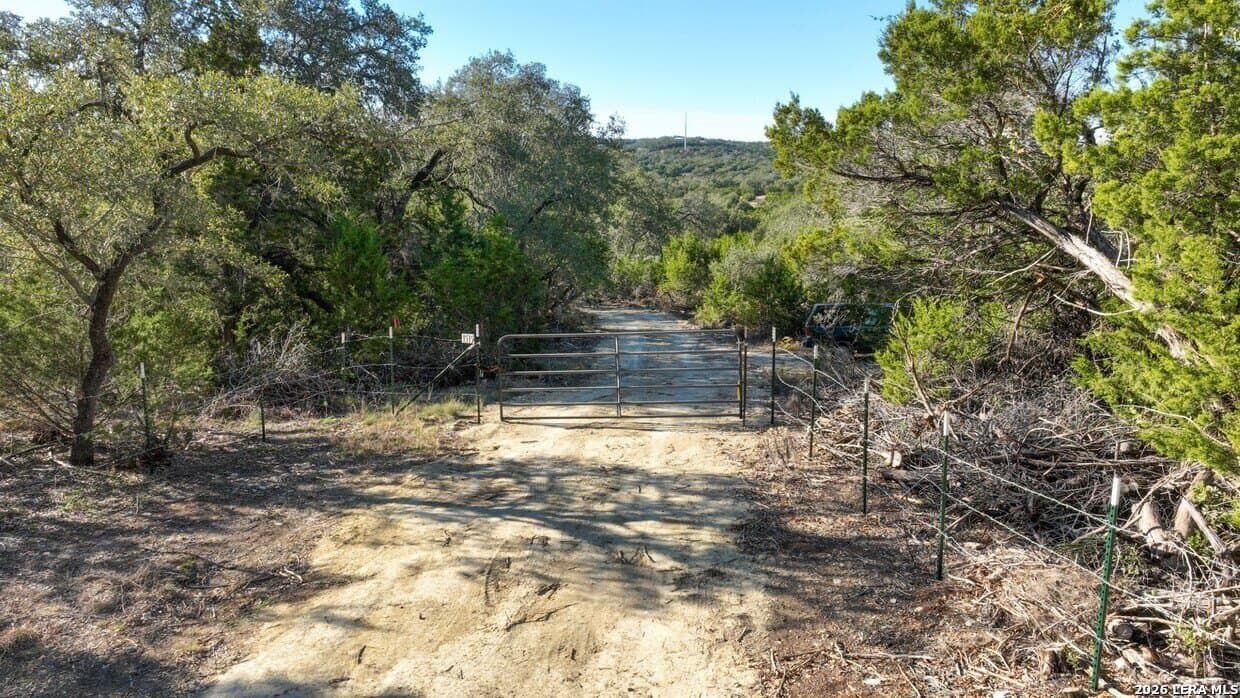 20 acres in Comal County - photo 11