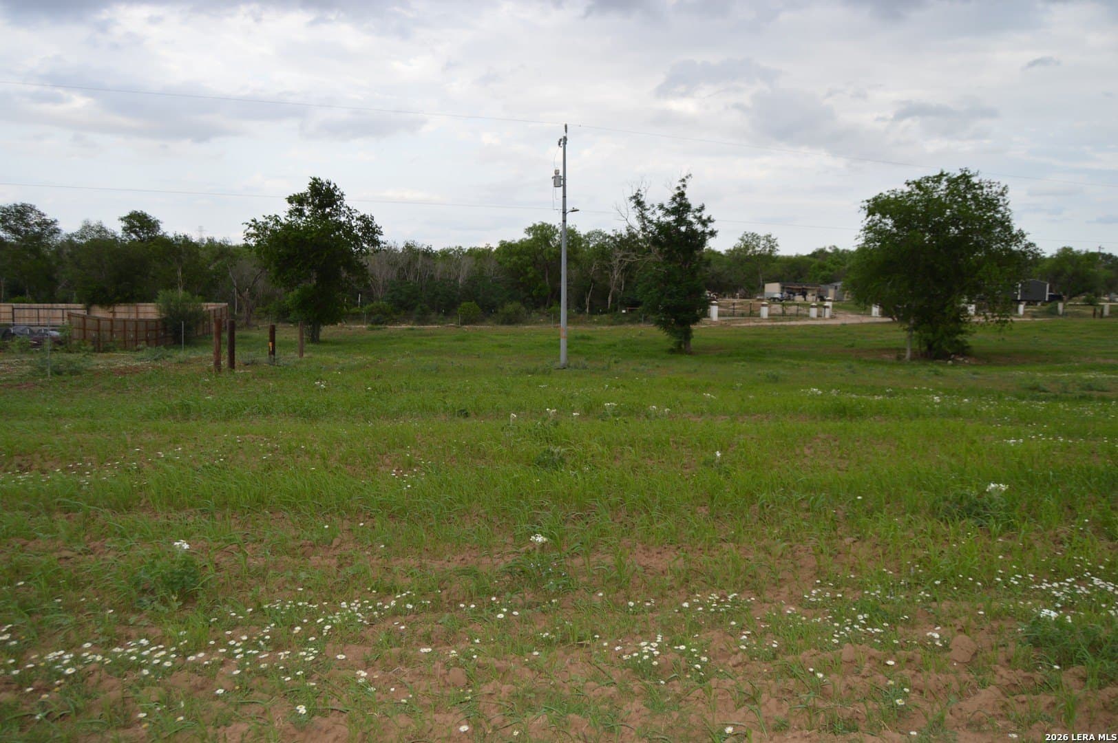 1 acres in Bexar County gallery image 2