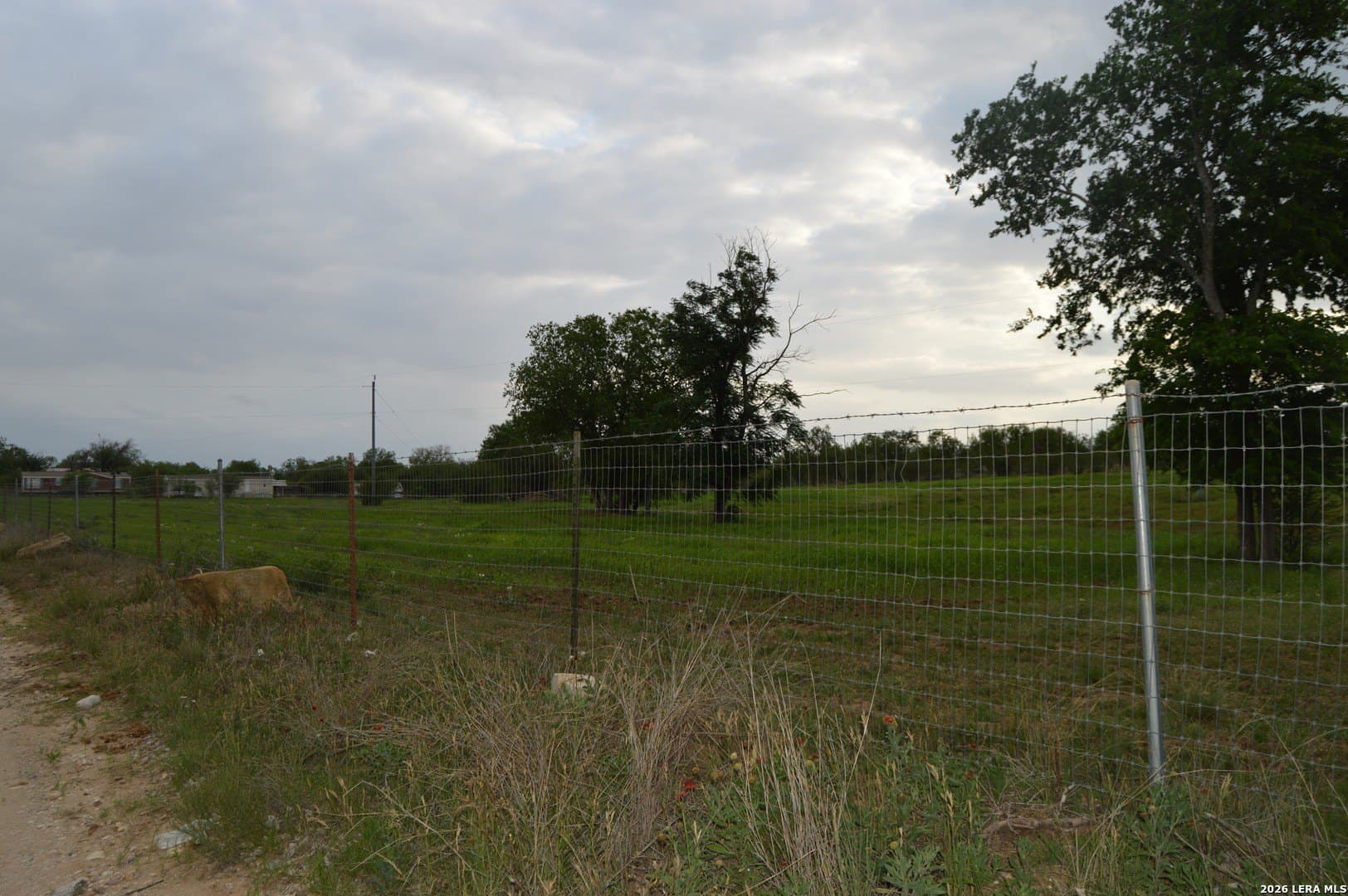 1 acres in Bexar County gallery image 4