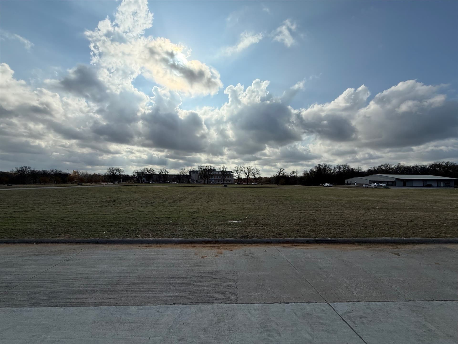3.92 acres in Wise County gallery image 4