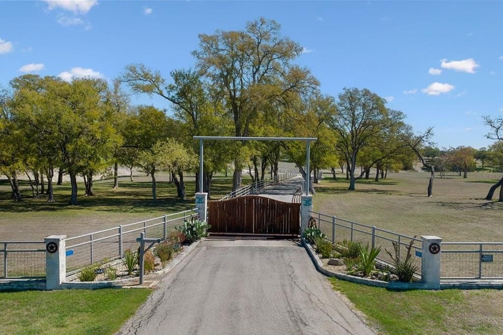 60.69 acres in Kerr County - photo 2