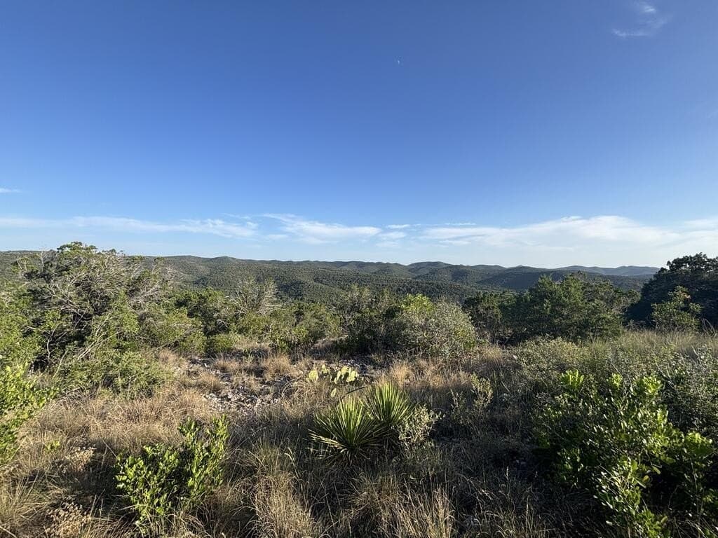 5.61 acres in Real County - photo 3