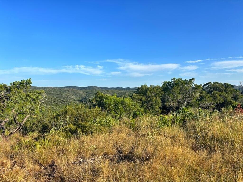 5.61 acres in Real County - photo 2